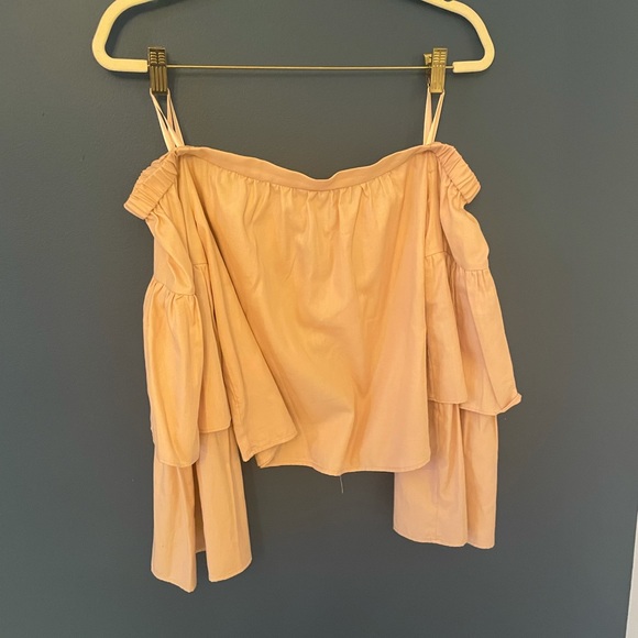 Lights Pink BCBG shoulder top - Picture 3 of 5